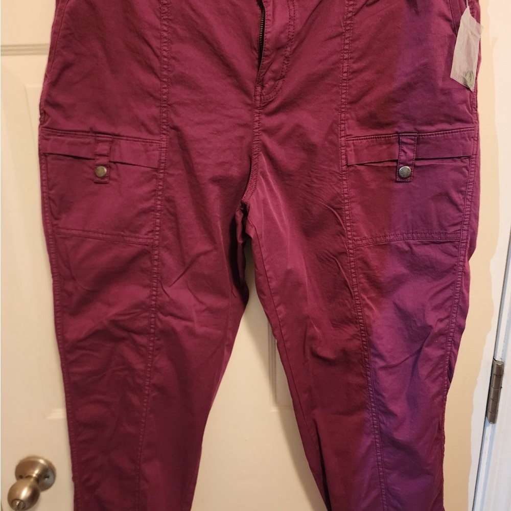 SO maroon joggers size 16w brand new. Capri length